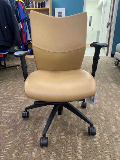 MID-BACK TASK CHAIR WITH ARMS