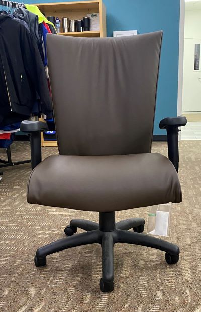 EXECUTIVE CHAIR WITH ARMS