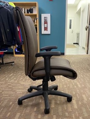 EXECUTIVE CHAIR WITH ARMS
