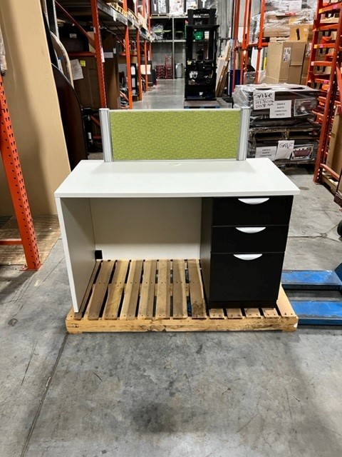 DESK WITH PRIVACY SCREEN