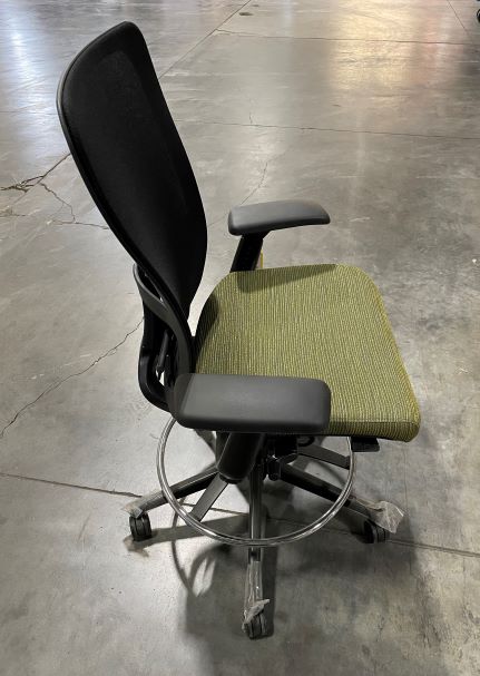 ZODY STOOL WITH GREEN SEAT
