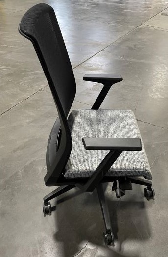HAW VERY TASK CHAIR WITH GREY SEAT