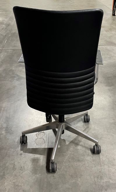 VIA VINYL CHAIR WITH FIXED ARMS