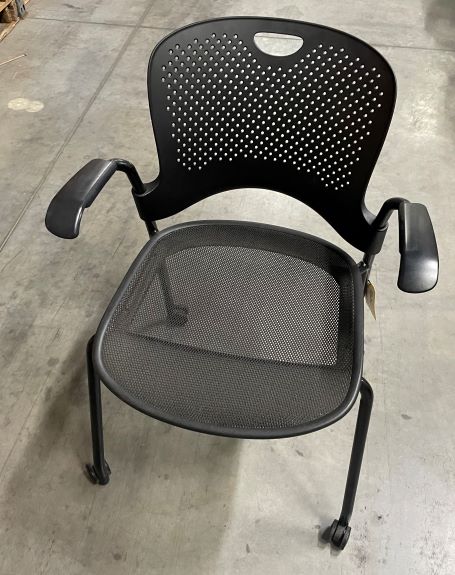 SIDE CHAIR ON CASTERS- BLACK 