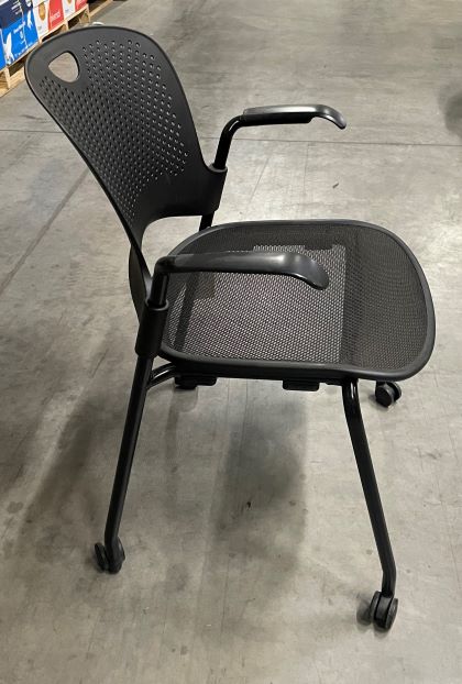 SIDE CHAIR ON CASTERS- BLACK 
