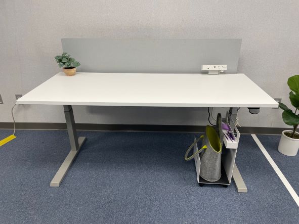 HEIGHT ADJUSTABLE DESK WITH CADDY