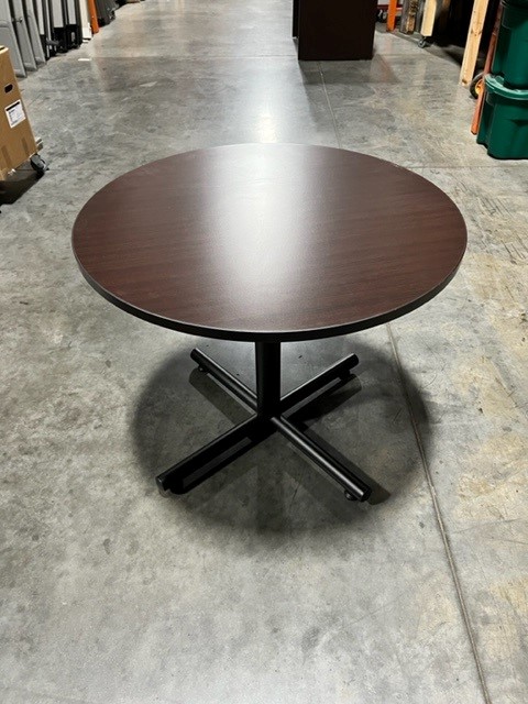 ROUND TABLE WITH BASE