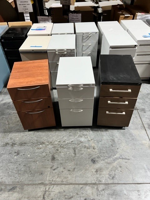 3 DRAWER MOBILE PED W/ TOP